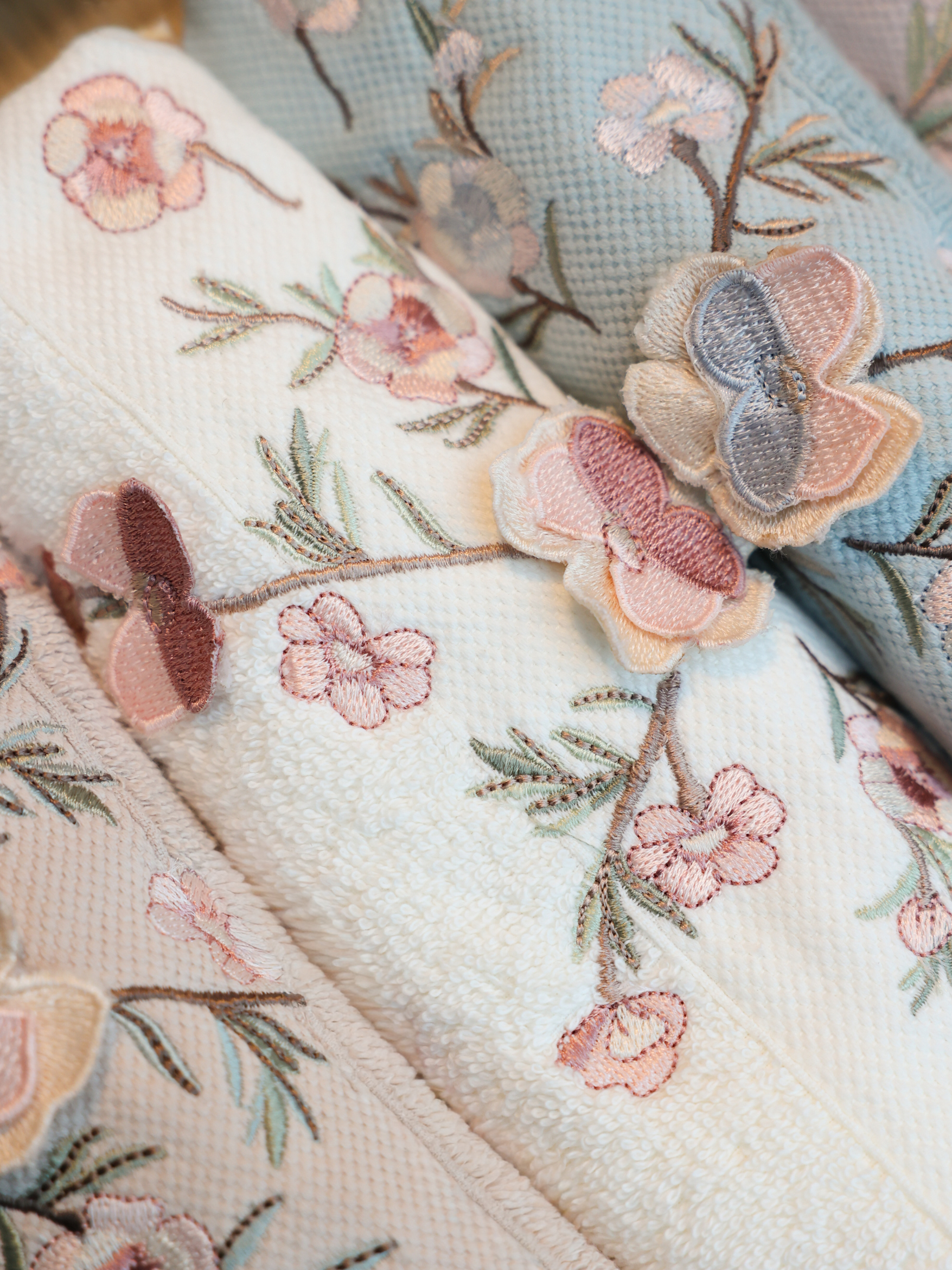 Floral Blooms Collection - Set of 4 Hand Towels