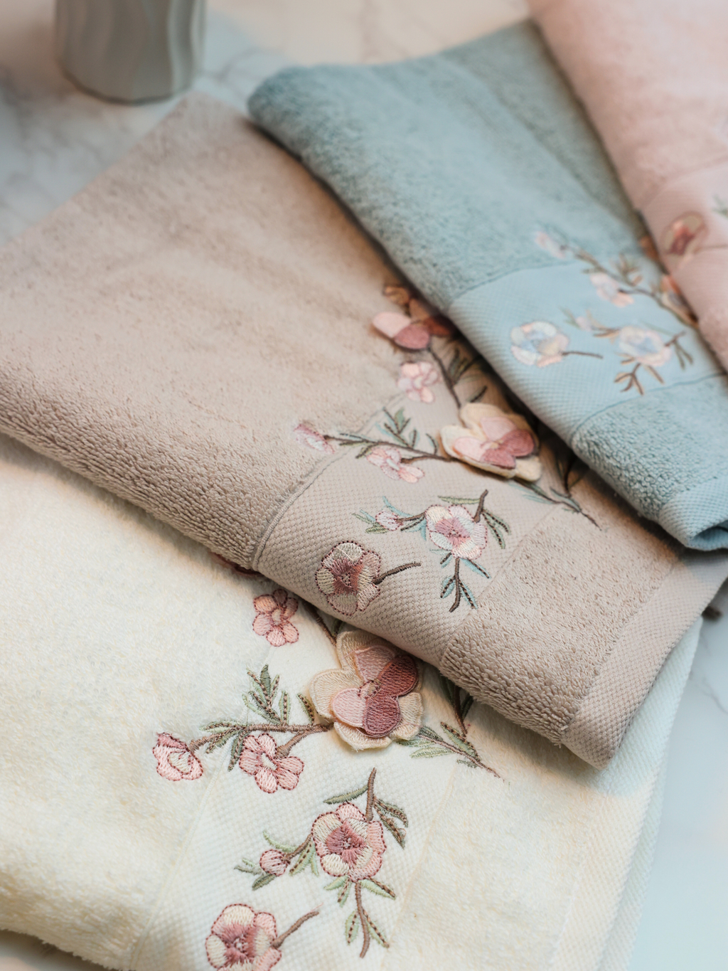 Floral Blooms Collection - Set of 4 Hand Towels