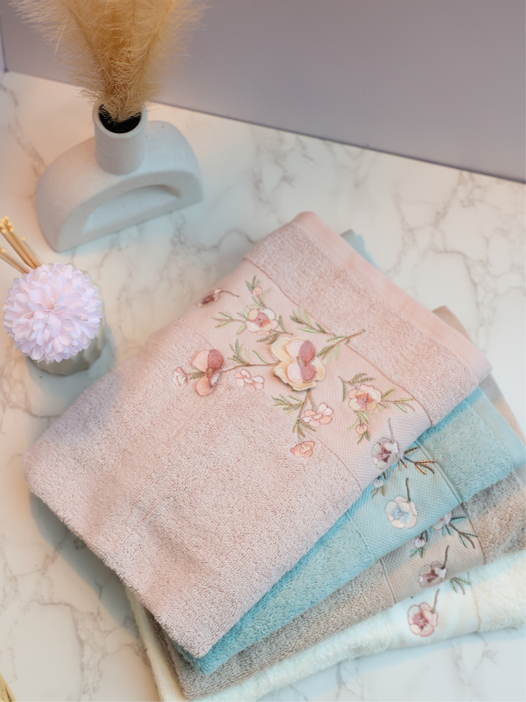 Floral Blooms Collection - Set of 4 Hand Towels